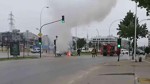 Bursa'da otomobil alev topuna döndü