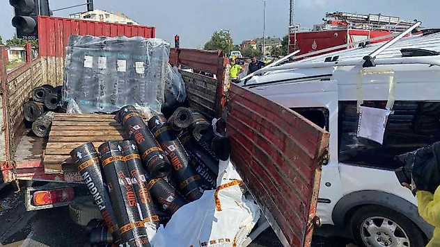 Büyükçekmece'de feci kaza:1 ölü, 1 yaralı