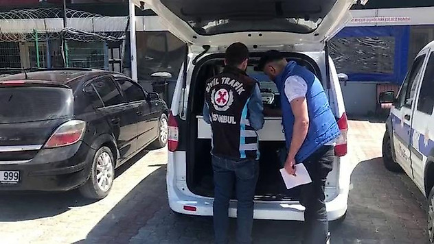 Büyükçekmece'de trafikte tehlikeli asker eğlencesi yapanlara para cezası