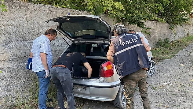 Çalıntı otomobil terk edilmiş halde bulundu