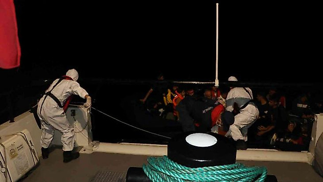 Çanakkale açıklarında 45 düzensiz göçmen yakalandı