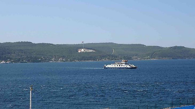 Çanakkale Boğazı adeta otoban gibi