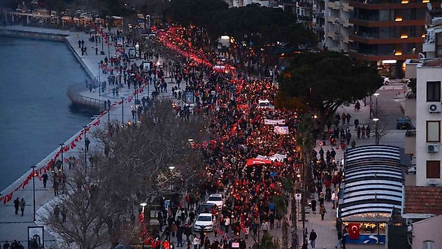 Çanakkale'de fener alayı