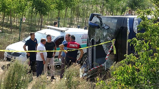 Çanakkale'de tur otobüsü devrildi: 1 ölü, 54 yaralı