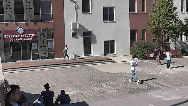 Çankırı'da KPSS heyecanı: Sınav binasına koşarak girdiler