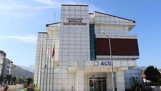Çarşaflı kadınlara yönelik tepki çeken paylaşımda bulunmuştu: Vali talimat verdi açığa alındı