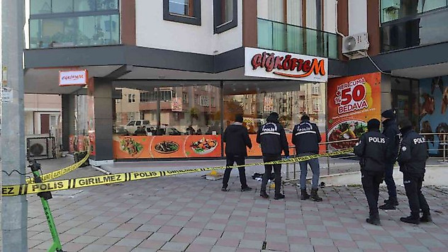 Çatıdan düşen genç ağır yaralandı
