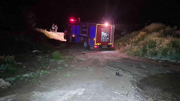 Çaydan karşıdan karşıya geçerken otomobiliyle suya sürüklendi