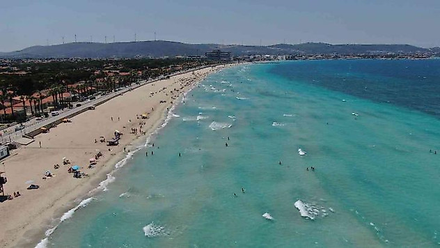 Çeşme'ye tatilci akını başladı