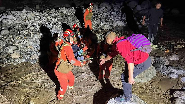 Çin'deki depremde can kaybı 65'e yükseldi