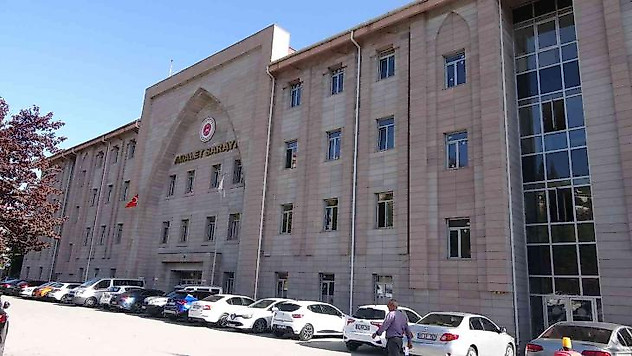 Cinayet zanlısı babaya müebbet, oğluna da 25 yıl hapis cezası verildi