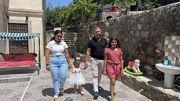 Çocuk Gelişim Uzmanı 2 yaşındaki kızı Kumsal ile bin 800 adet kitap okudu