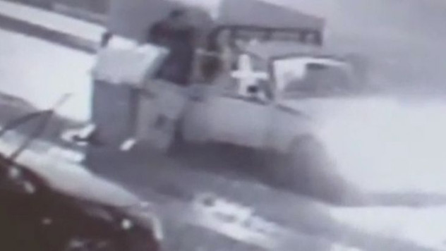 Çöp konteynerini böyle çaldı