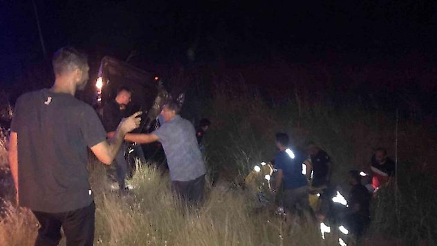 Çorum'da otomobil ticari araca çarptı: 3'ü çocuk 5 yaralı