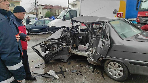 D-650'de kamyonet ile otomobil çarpıştı: 2 yaralı