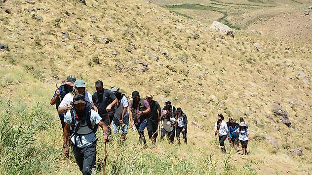 Dağcılardan doğa yürüyüşü ve yüzme etkinliği
