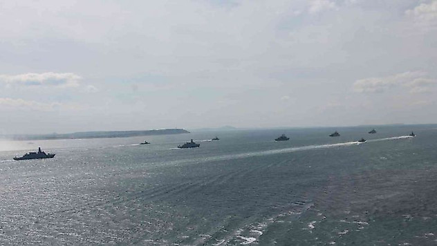 Deniz Kuvvetleri Donanması'ndan geçit töreni
