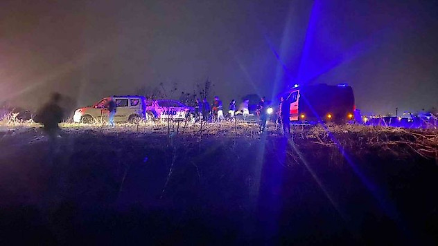Dereye uçan otomobilden jandarma ekipleri kurtardı