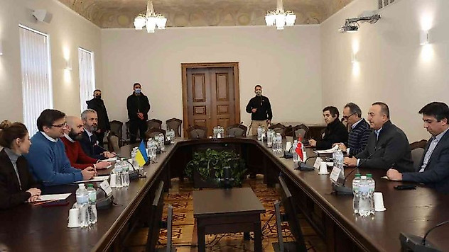 Çavuşoğlu, Ukrayna Dışişleri Bakanı Kuleba ile görüştü