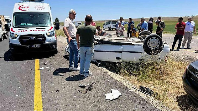 Diyarbakır'da otomobiller çarpıştı: 5 yaralı