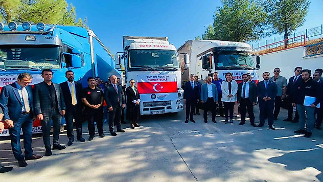 Diyarbakır'dan Pakistan'a 12 tır gıda desteği yola çıktı