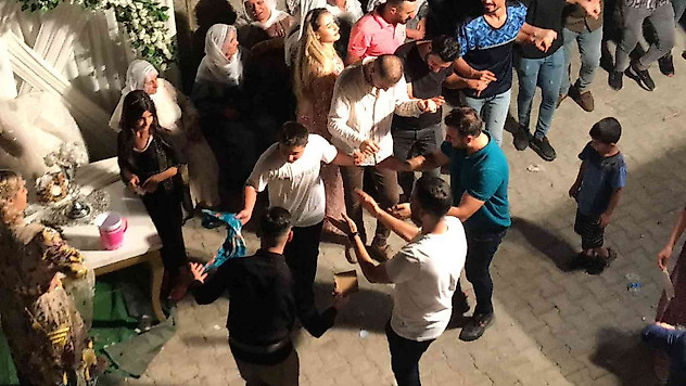 Down Sendromlu halay başını alınca sanatçı coştu