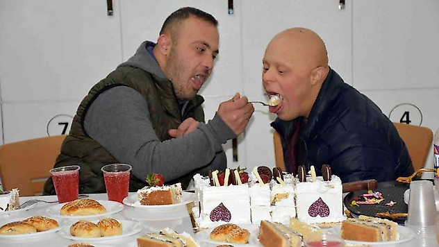 Down sendromlu iki arkadaşın duygusal buluşması