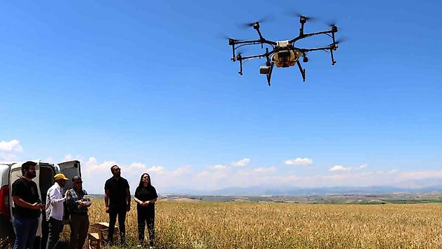 Dron teknolojisi çiftçiye kazandırıyor