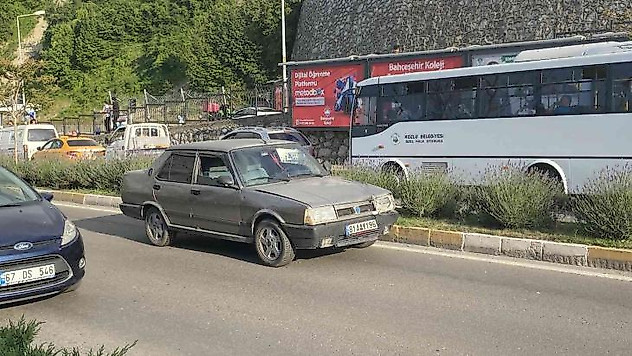 Düğün konvoyunun önüne atlayan çocuğa otomobil çarptı