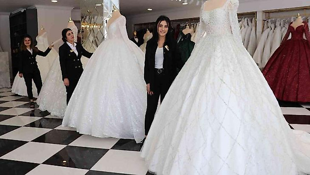 Düğün sezonunun başlamasıyla birlikte gelinlikçilere rağbet arttı