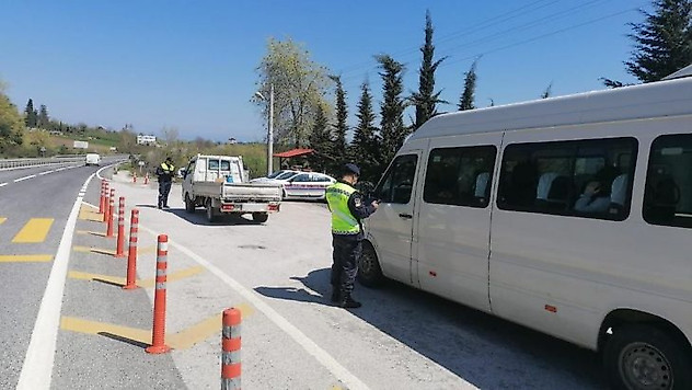 Düzce'de 11 araç 5 sürücü trafikten men edildi