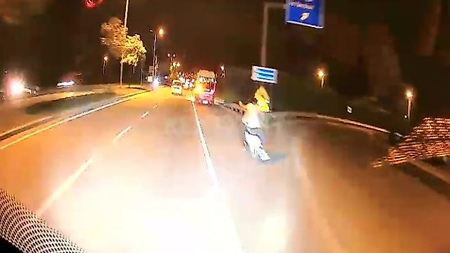 Düzce'de halk otobüsüne silahlı saldırı anbean kameraya yansıdı