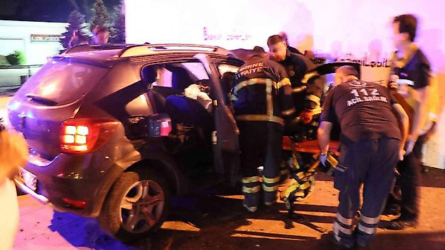 Edirne'de kontrolden çıkan otomobil duvara çarptı: 1 yaralı