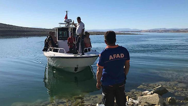 Elazığ'da tekneyle birlikte suda kaybolan şahıs 'ROW'  ile aranıyor