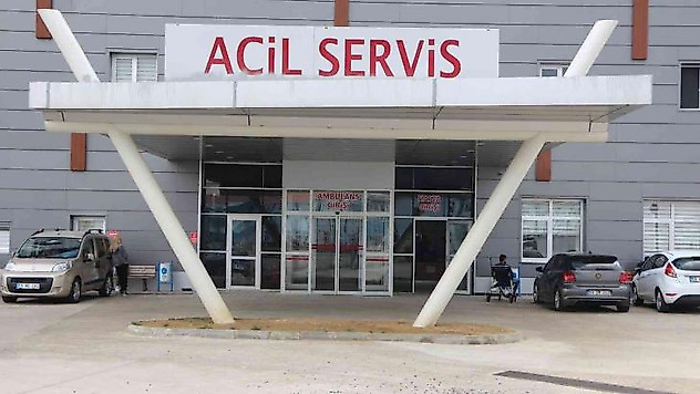 Elini makineye sıkıştırdı, hastanelik oldu