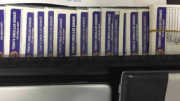 Emekli derneğinden emekliye odun kömür kazığı