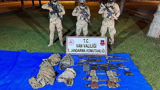 EREN ABLUKA-35 Operasyonunda teröristlere ait silah ve doküman ele geçirildi