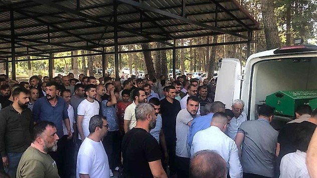 Eşi tarafından katledilen 2 aylık hamile kadına toprağa verildi