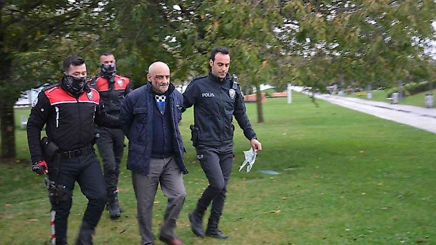 Eşini 12 bıçak darbesi ile yaralayan sanık ilk kez hakim karşısına çıktı