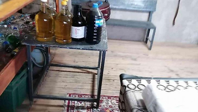 Evinde sahte içki üreten şahıs yakalandı