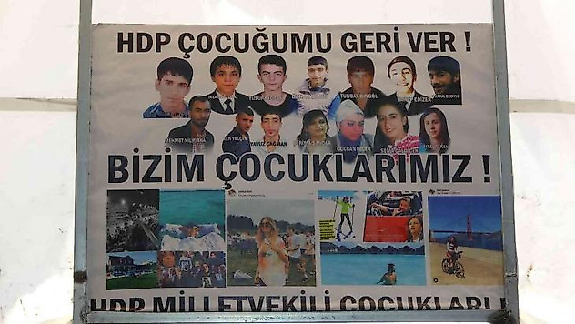 Evlat nöbetindeki anneden HDP'lilere çağrı: 'Orayı tercih ediyorlarsa kendi çocuklarını göndersinler'