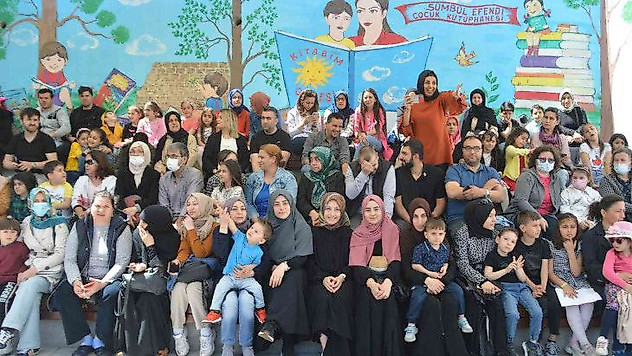 Fatih'te Anneler Günü anlamlı gösteriyle kutlandı