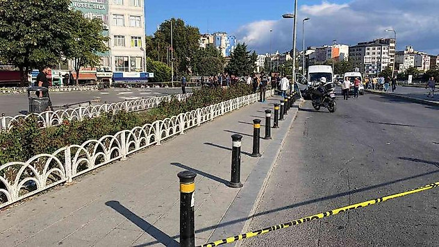 Fatih'te doldur boşalt yapan polis meslektaşını vurdu