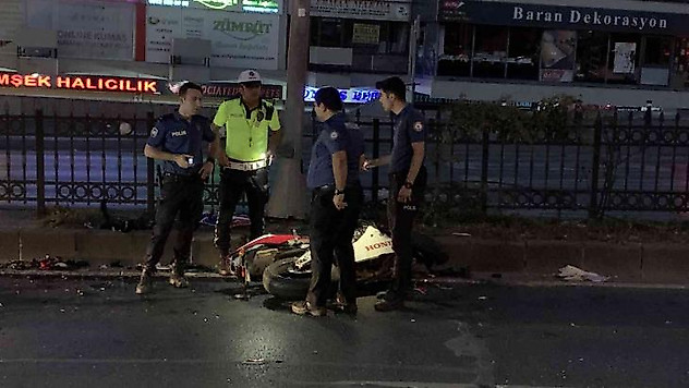 Fatih'te otomobille motosiklet çarpıştı: 1 ölü, 1 yaralı