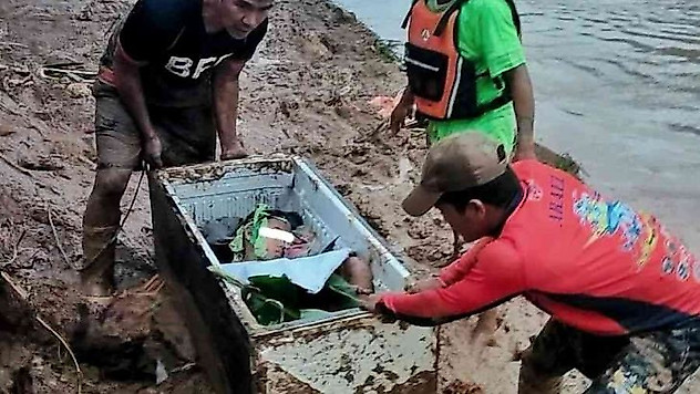 Filipinler'deki heyelandan buzdolabının içine saklanarak kurtuldu