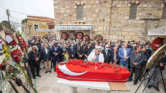 Foça eski Belediye Başkanı Ahmet Nihat Dirim'e gözyaşlarıyla veda