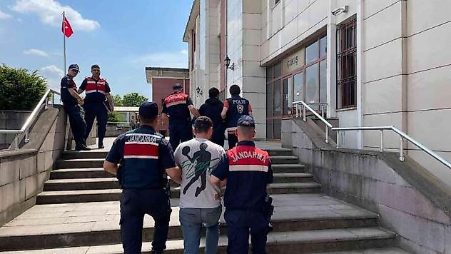 Fotokapana yakalanan kablo hırsıları tutuklandı