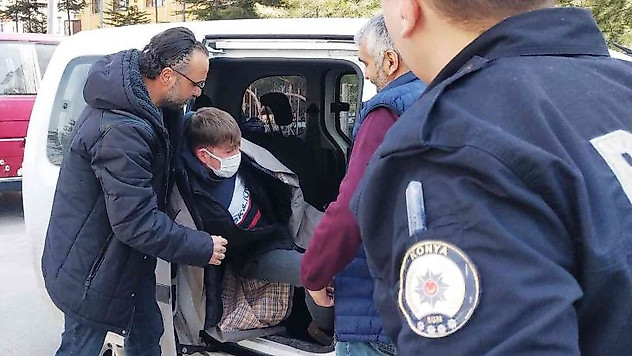 Gasp ettiği otomobille çarptığı aracı içerisindeki çocukla birlikte kaçırdı