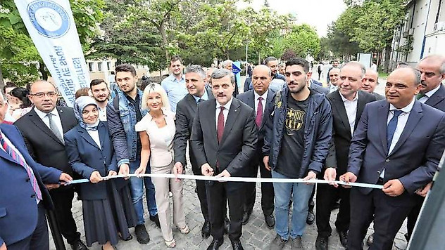 Gazi Üniversitesi, yenilenen Kitap Bankosu'nu törenle hizmete açtı