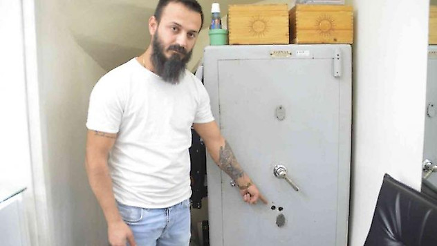 Gaziosmanpaşa'da matkap ile deldikleri kasadan 200 bin lira değerinde saat ve telefon çaldılar